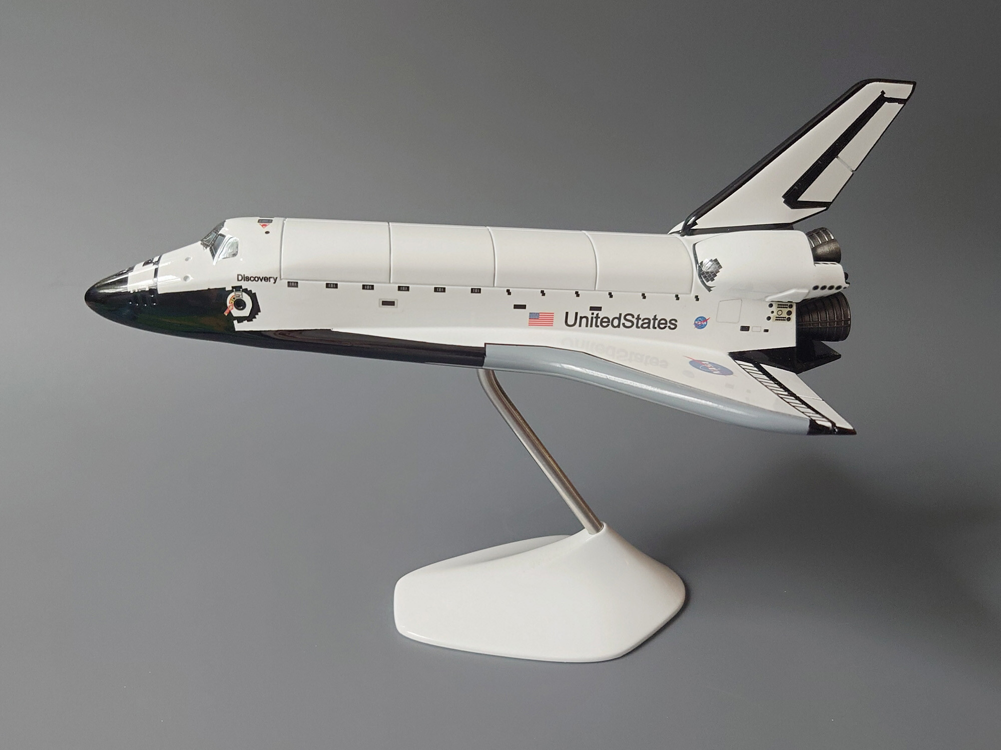   Space Shuttle Discovery [ ] (1:144)