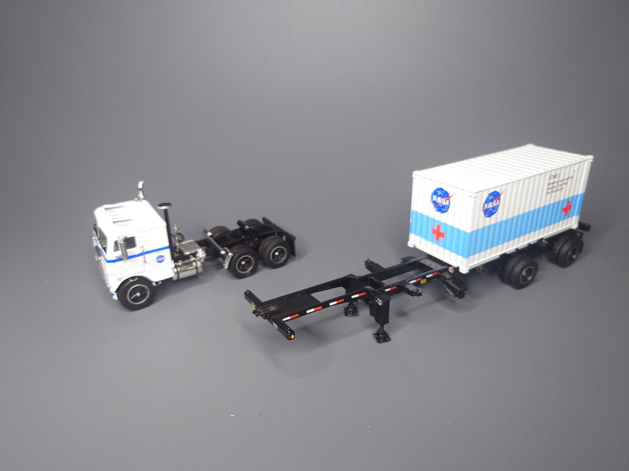  Freightliner NASA   [ ] (1:64)